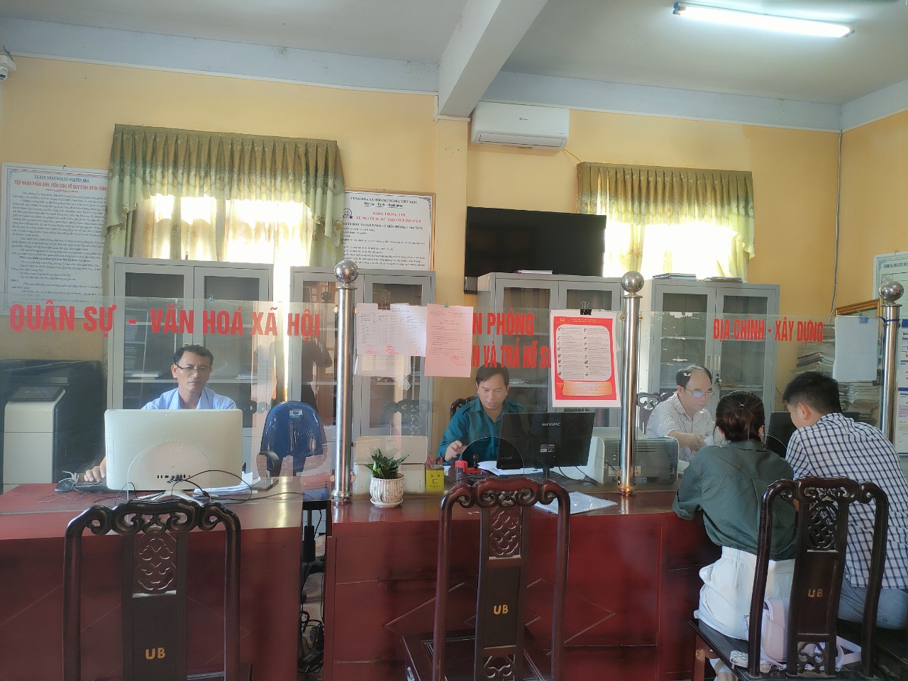 THÔNG BÁO DANH SÁCH CÔNG CHỨC TRỰC BỘ PHẬN TIẾP NHẬN VÀ TRẢ KẾT QUẢ MỘT CỬA