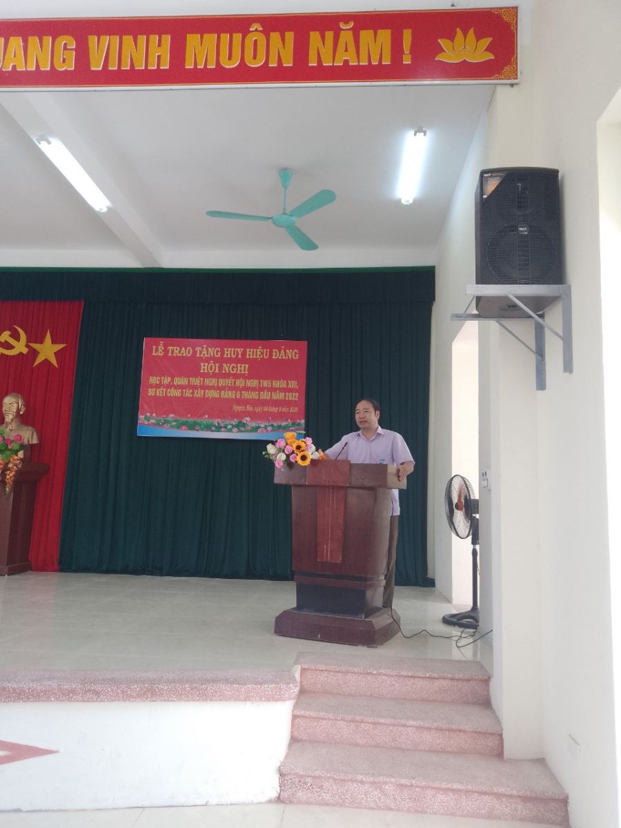ĐẢNG BỘ XÃ NGUYÊN HÒA TỔ CHỨC TRAO HUY HIỆU ĐẢNG VÀ SƠ KẾT 6 THÁNG ĐẦU NĂM 2022