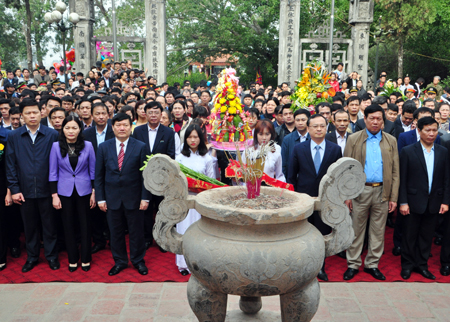 Dâng hương tưởng niệm 742 năm ngày tướng quân Phạm Ngũ Lão ra quân đánh giặc giữ nước